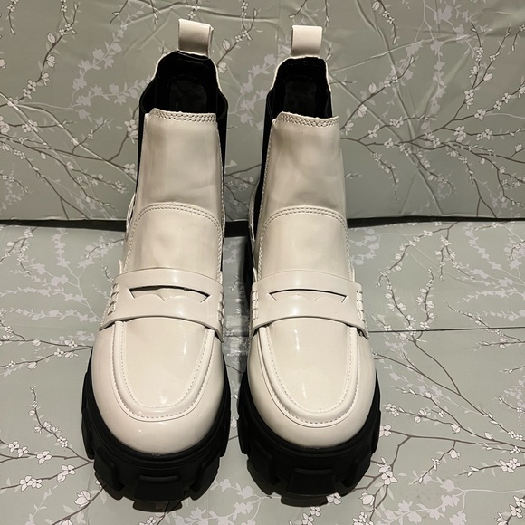 Circus NY Dia White & Black Chelsea Boot Women’s Size 7.5 New! - Picture 2 of 10